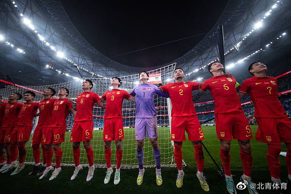 现场每一个镜头都是导演和演员不断尝试、不断磨合的努力，力图使观众走进人物内心共情成长的同时也享受到无与伦比的赛场魅力